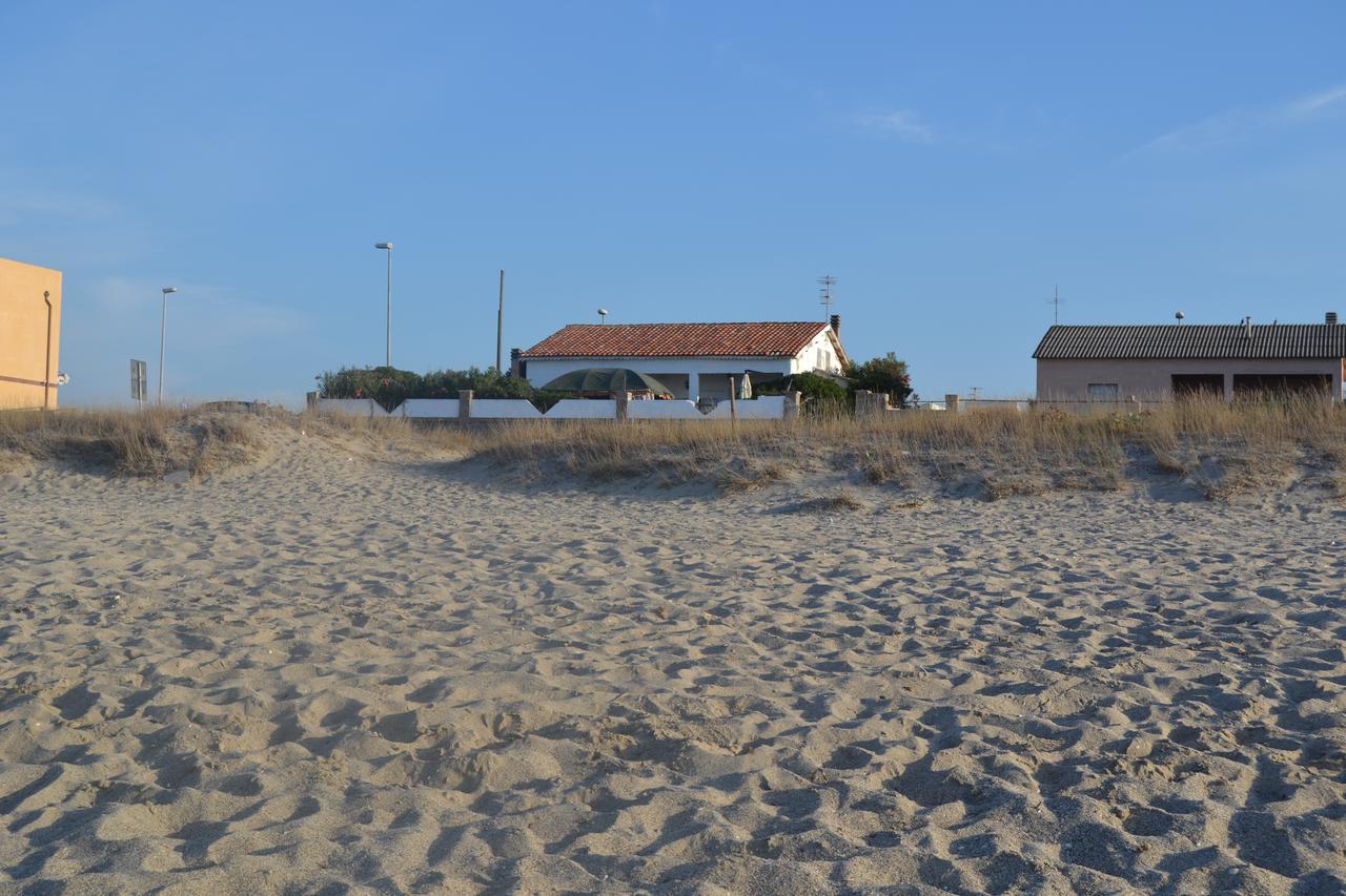 Miramare Struttura Sulla Spiaggia Platamona Eksteriør billede