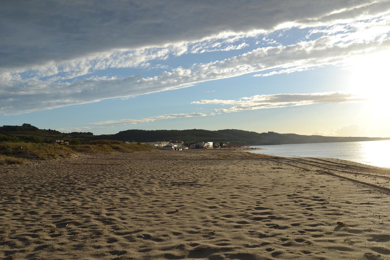 Miramare Struttura Sulla Spiaggia Platamona Eksteriør billede